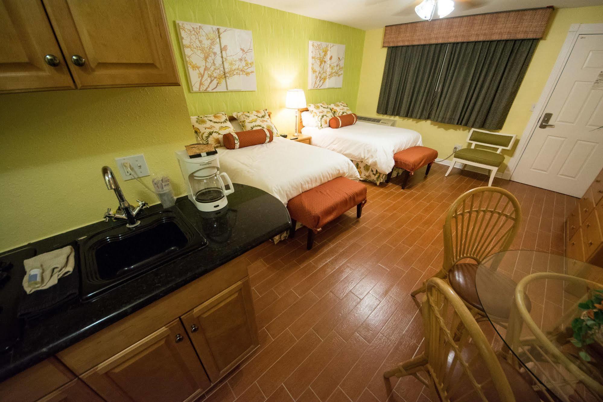 Camelot Beach Suites Clearwater Beach Buitenkant foto
