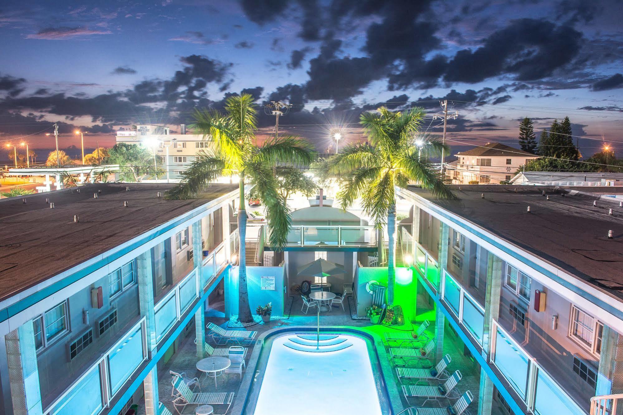 Camelot Beach Suites Clearwater Beach Buitenkant foto
